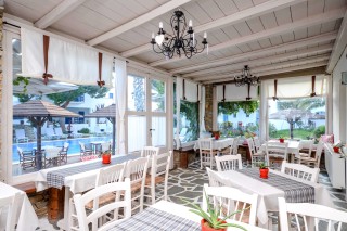 restaurant alkyoni beach hotel tables